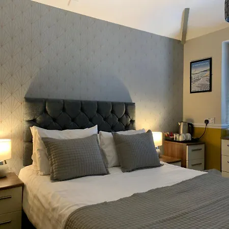The Headlands 4*