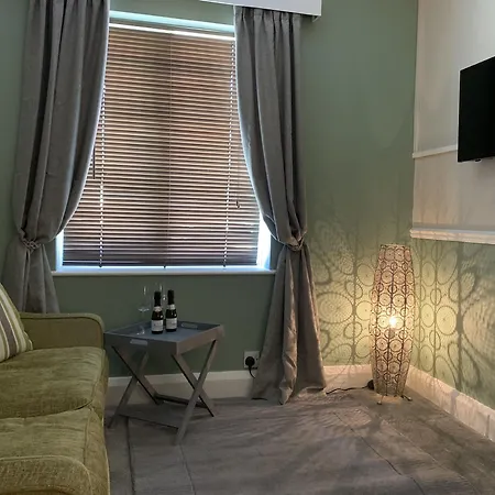 The Headlands 4*
