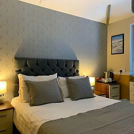 The Headlands 4*