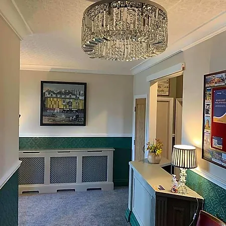The Headlands 4* Скарборо