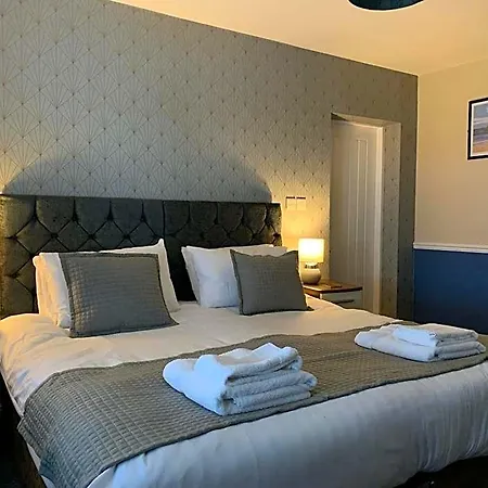The Headlands 4*