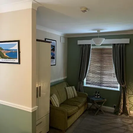 The Headlands 4*